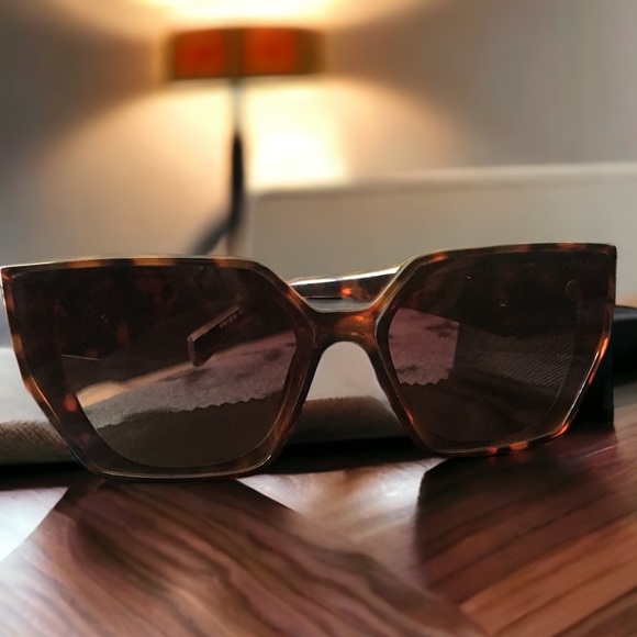 Prada EUC Fashion Sunglasses Tortoise / Brown Gradient Lens - Picture 1 of 10